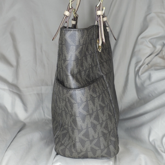 Micheal Kors Chocolate EAST West Shopper TOTE - Picture 4 of 7